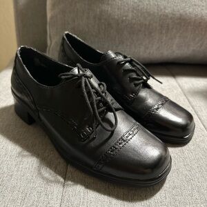 Liz baker Leather Vintage Retro Heeled Laced Dress Shoes Size 7 New Never Worn